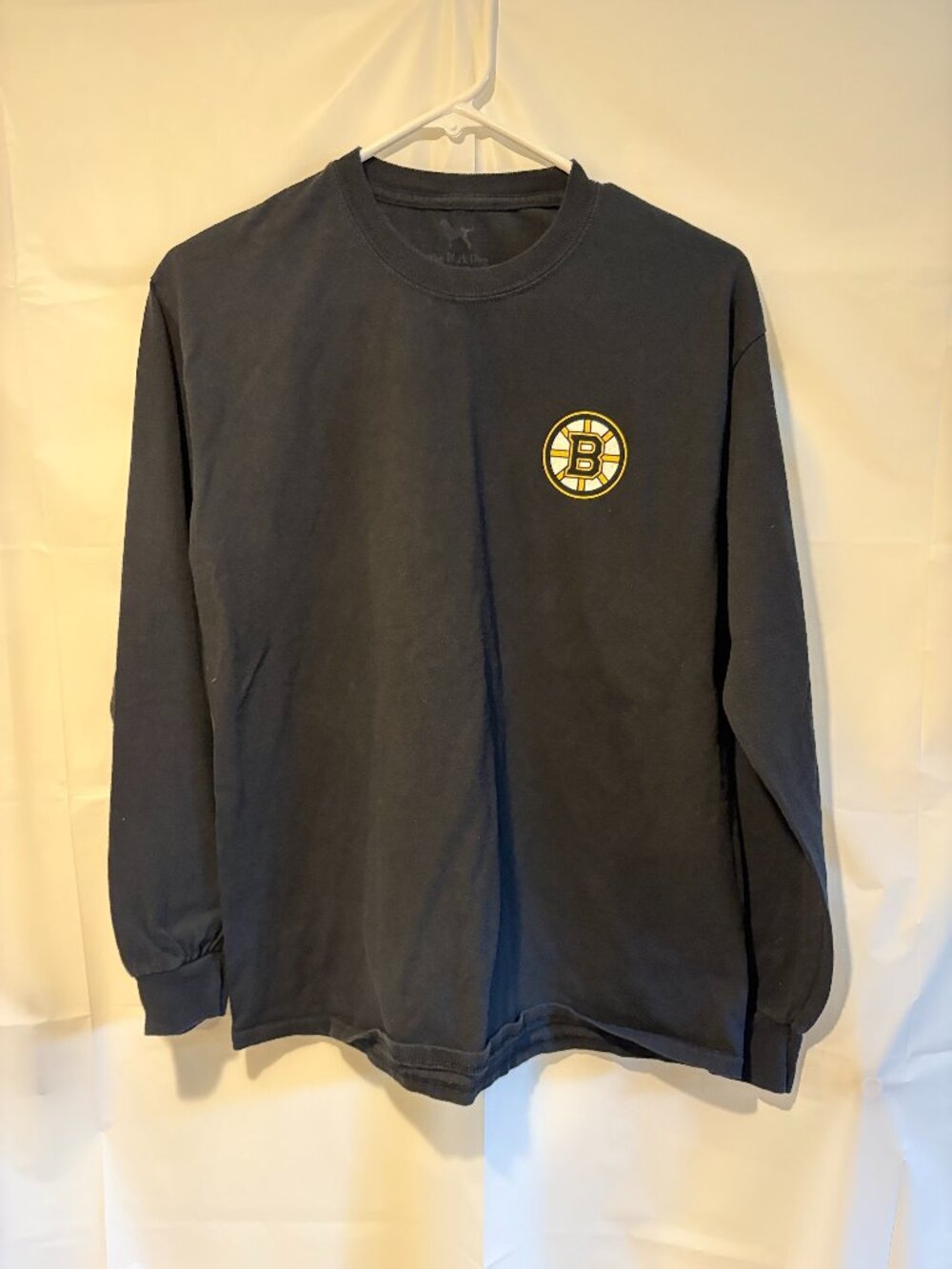 Black Dog Boston Bruins Size M Long Sleeve Shirt